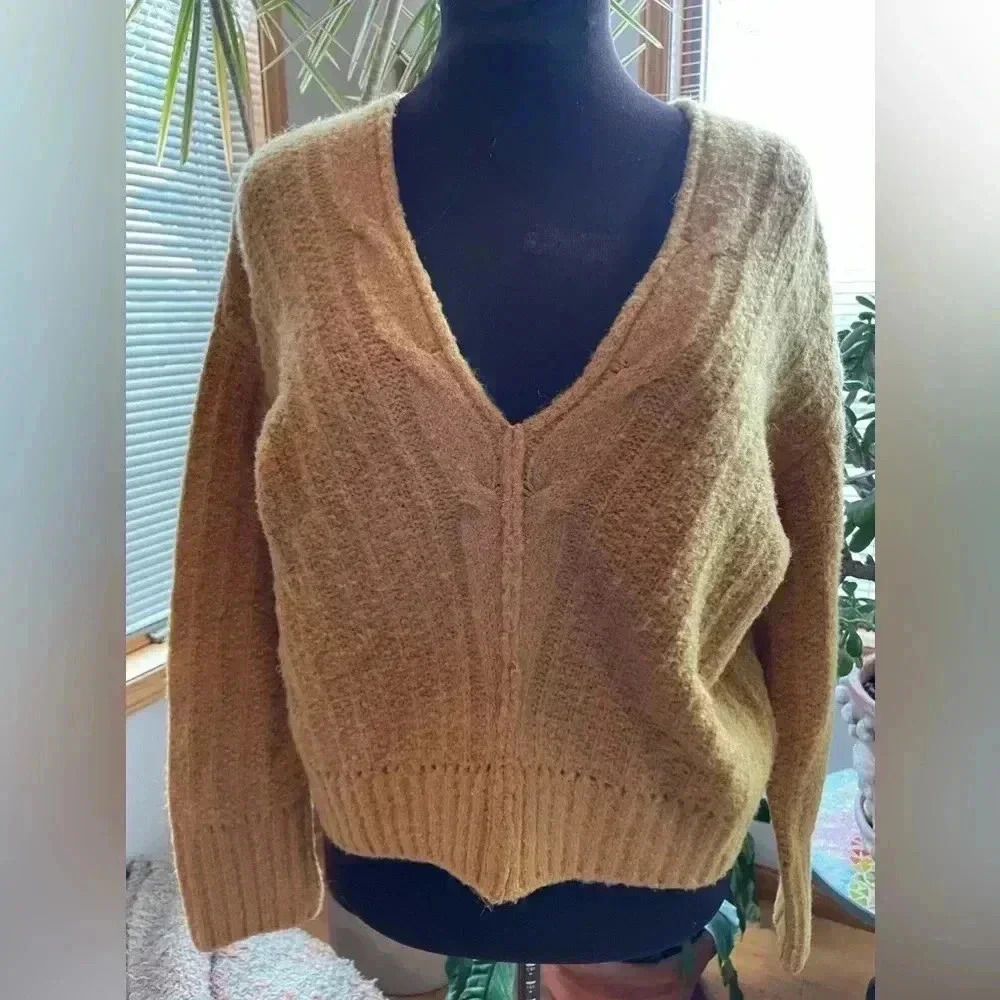 Altar’d  State cropped  v - neck sweater